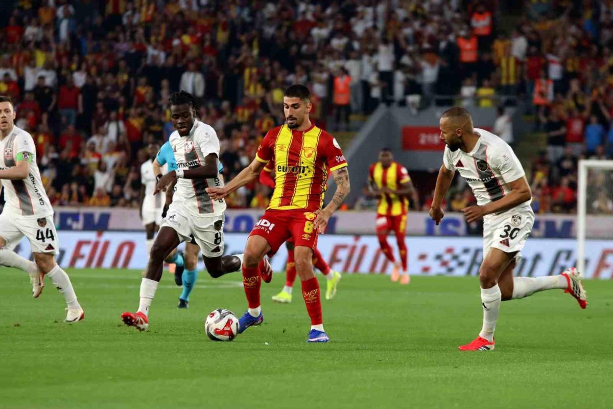 Trendyol Süper Lig: Göztepe: 1 Gaziantep FK: 0 (İlk yarı)