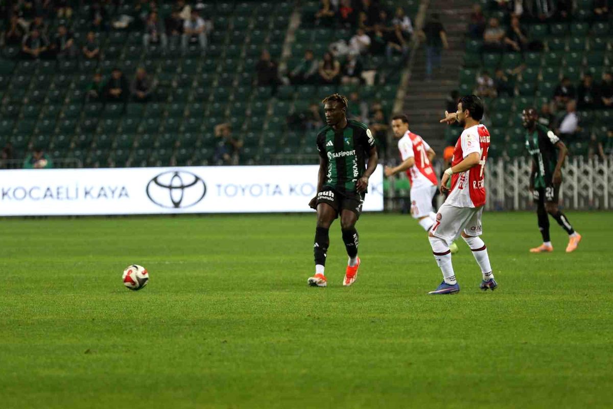Trendyol Süper Lig: Kocaelispor: 0 Fatih Karagümrük: 0 (Maç devam ediyor)