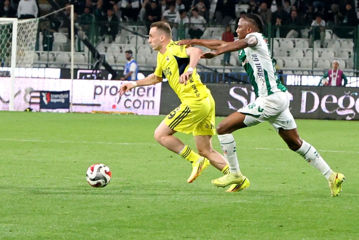 Trendyol Süper Lig: Konyaspor: 0 Fenerbahçe: 1 (İlk yarı)