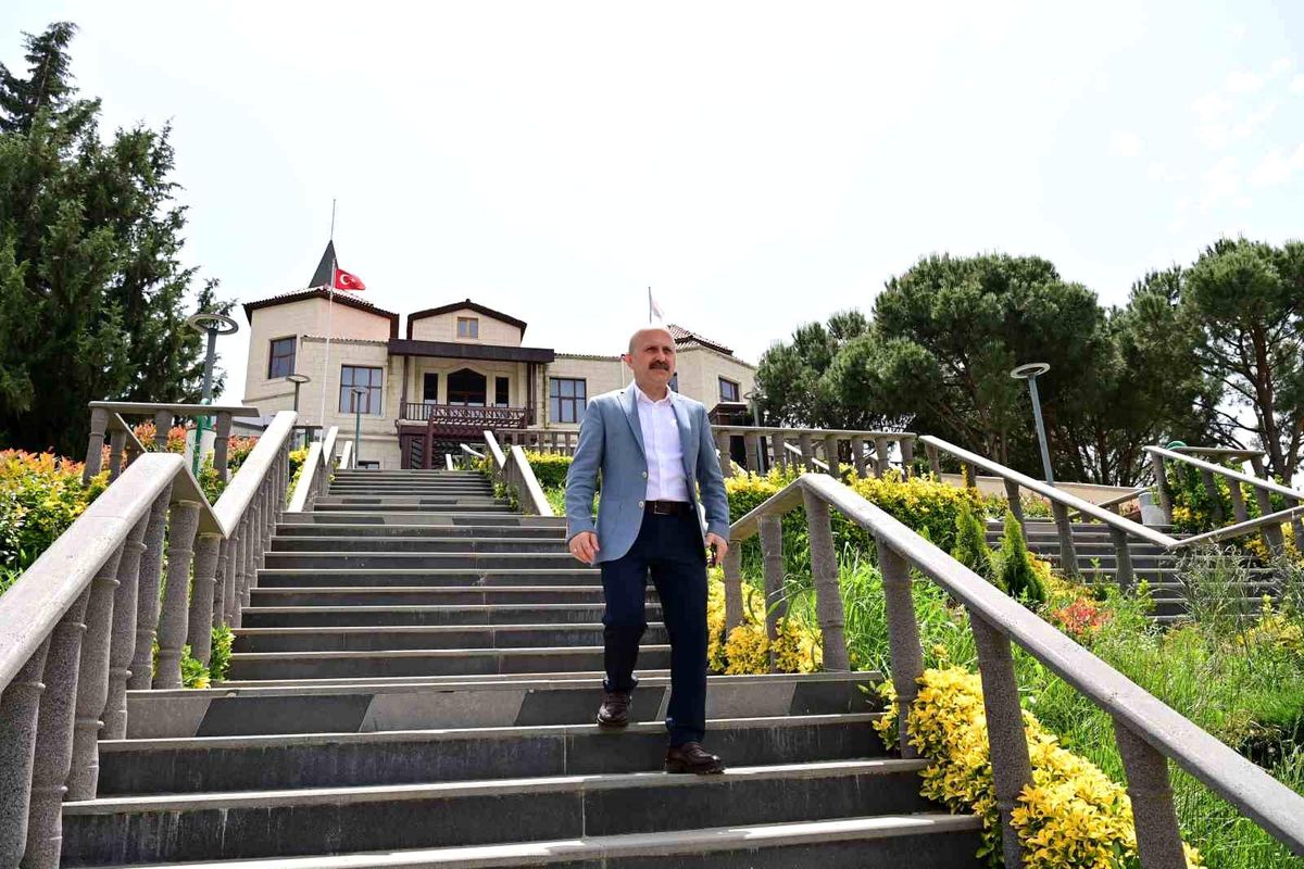 Vali Varol, Adnan Menderes'in hatırasını yaşatan müzede incelemelerde bulundu