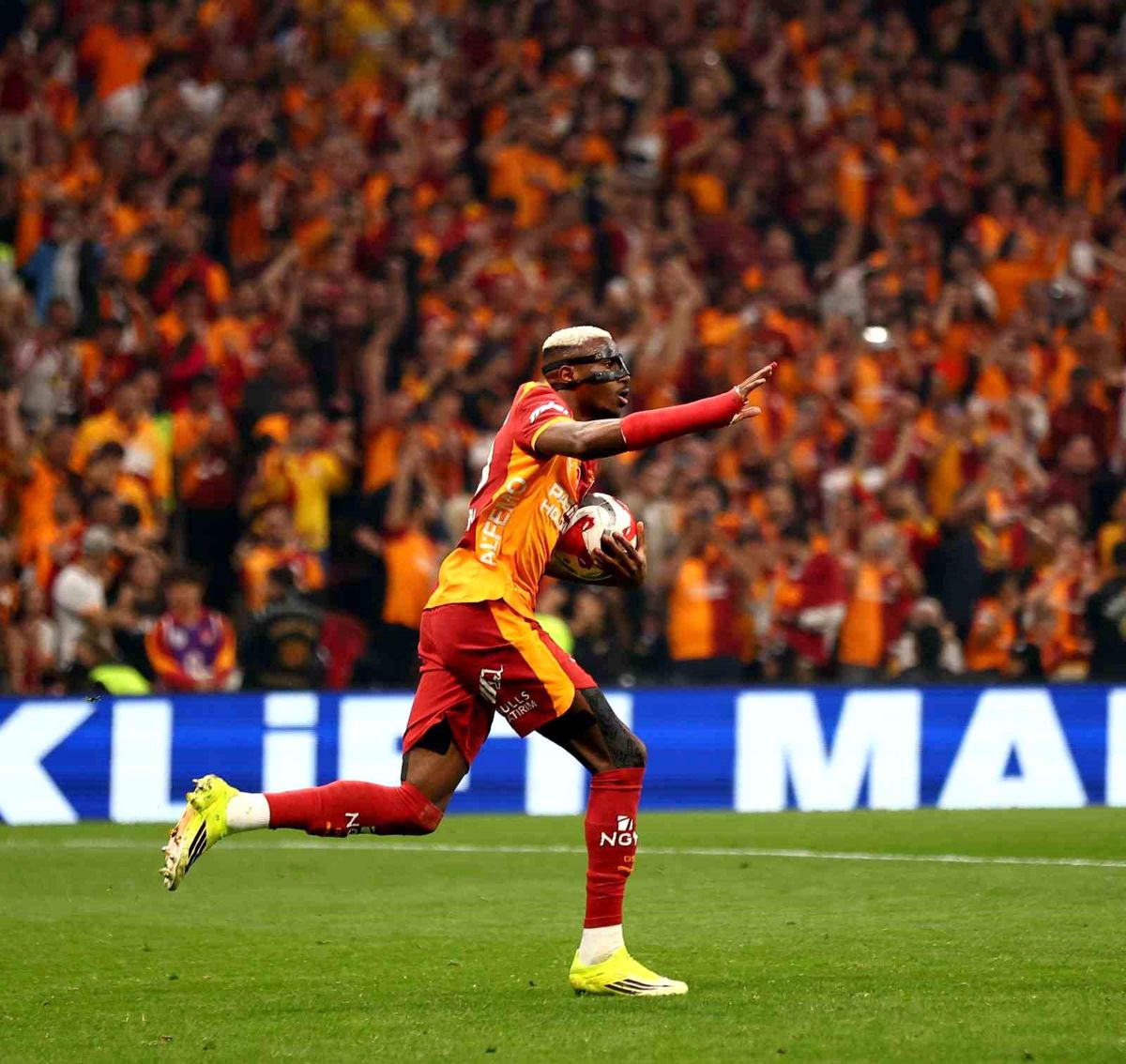 Victor Osimhen bu sezonki gol sayısını 22'ye çıkardı