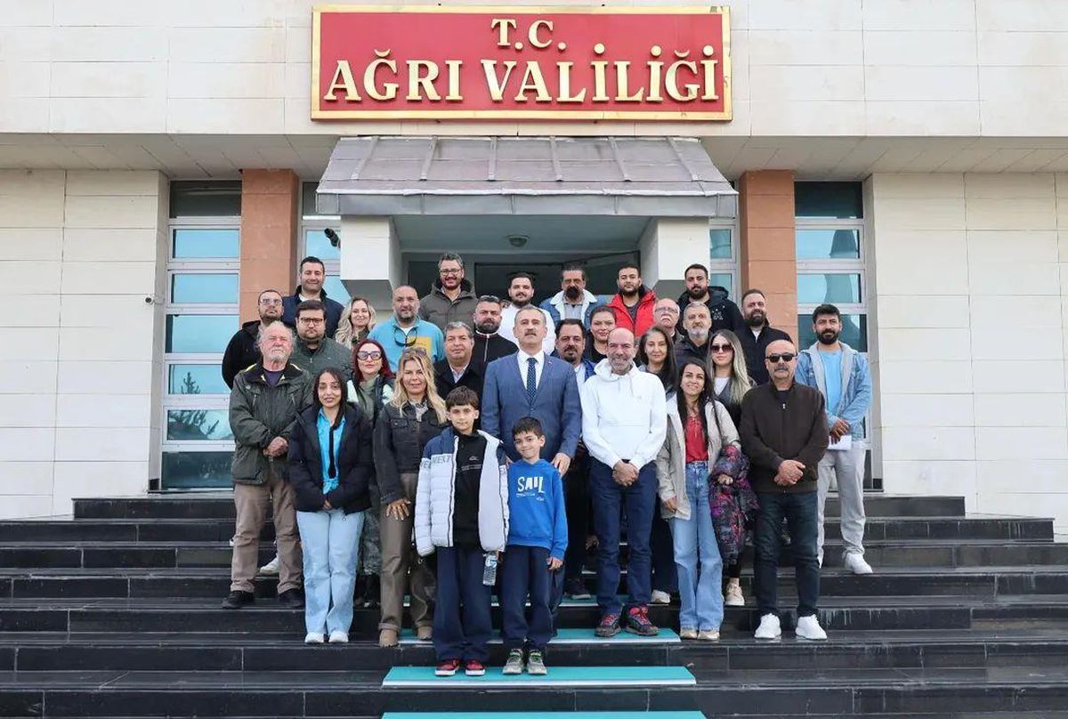 Ağrı Valisi Önder Bozkurt, Hatay Medeniyetler Korosu’nu ağırladı