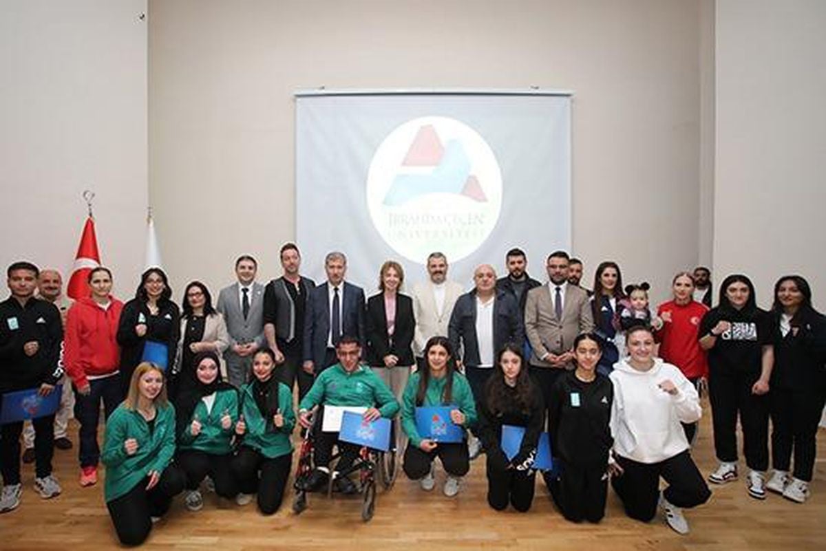 AİÇÜ’de akademik başarı ve sporun gururu aynı törende buluştu