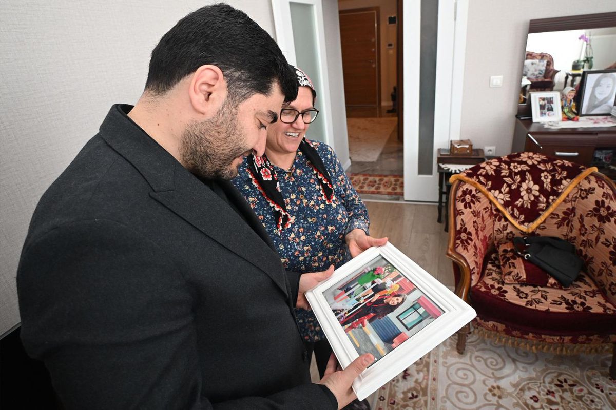AK Parti Etimesgut İlçe Başkanı Yasin Şankazan'dan şehit öğretmen Aybüke Yalçın'ın annesine ziyaret