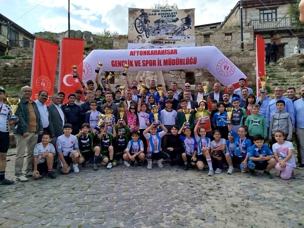 Akhisarlı pedallar Afyon'da zirve yaptı