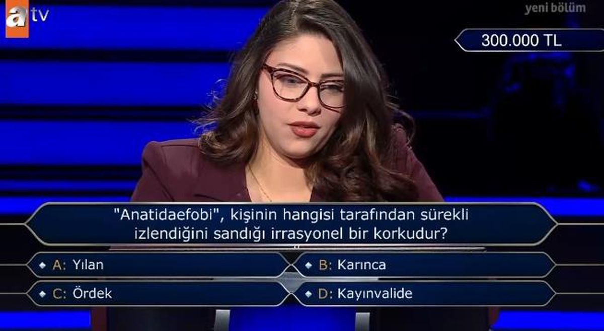 Anatidaefobi kişinin hangisi tarafından sürekli izlendiğini sanığı irresyonel bir korkudur?