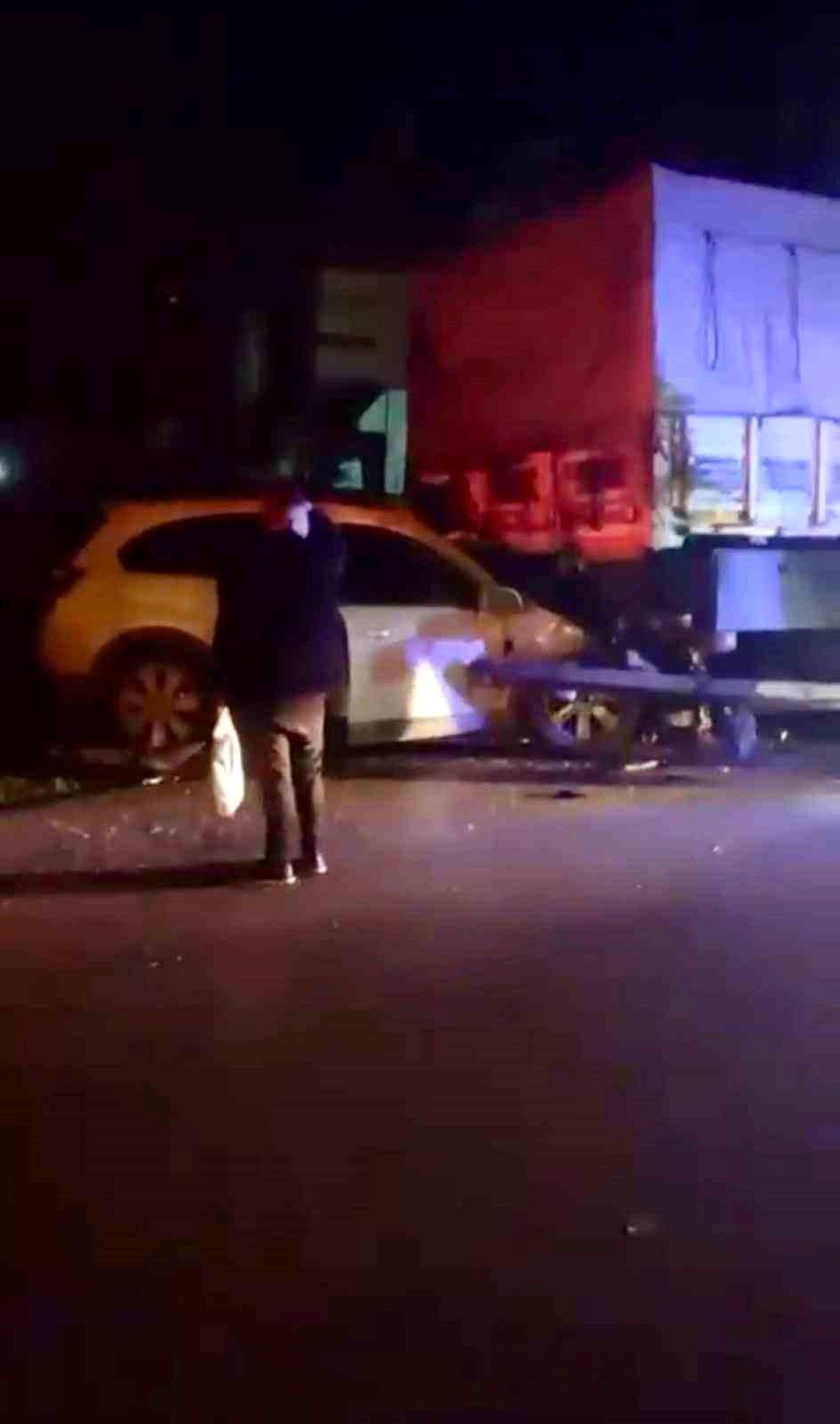 Ankara'da tıra arkadan çarpan otomobilin sürücüsü ağır yaralandı