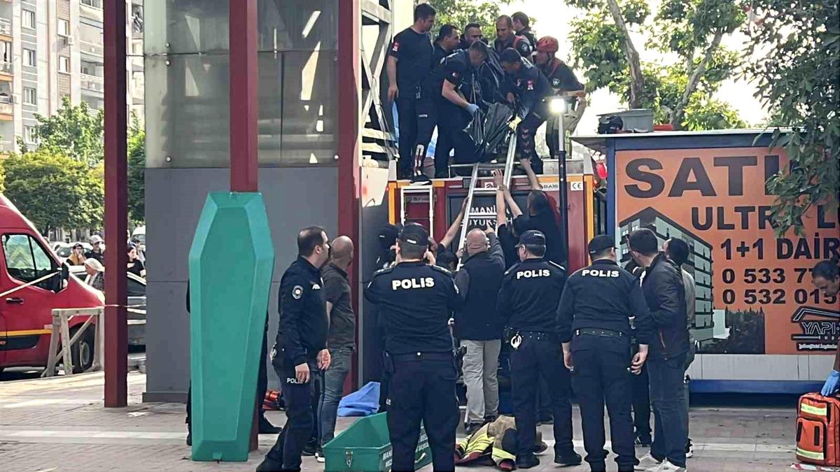 Asansör boşluğunda sıkışan genç hayatını kaybetti