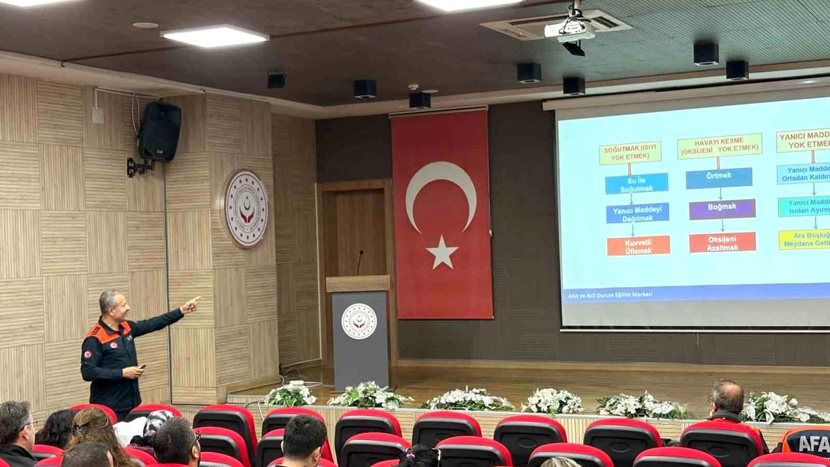 Aydın'da vakıf personeline afet farkındalık eğitimi verildi