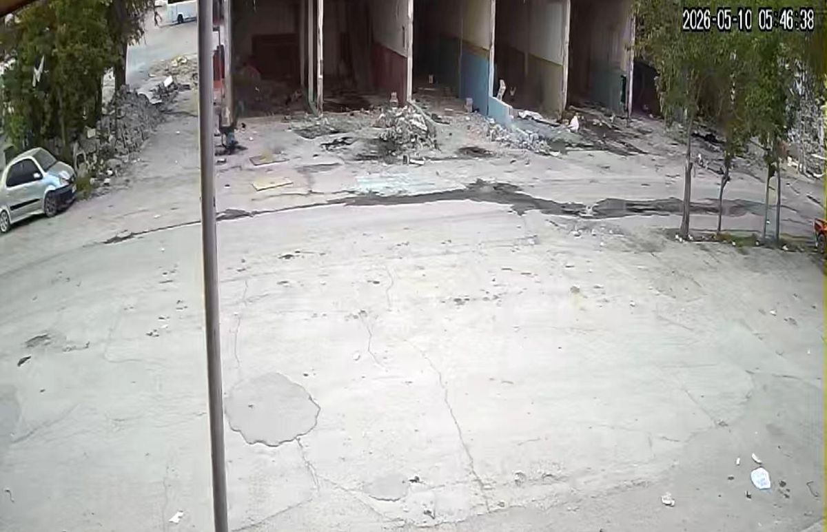 Aydınlatma direğinden düşen şahıs hayatını kaybetti