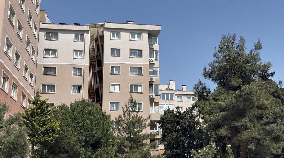 Bahçelievler'de bir adam boşanma aşamasındaki eşine 10 kez bıçakladı