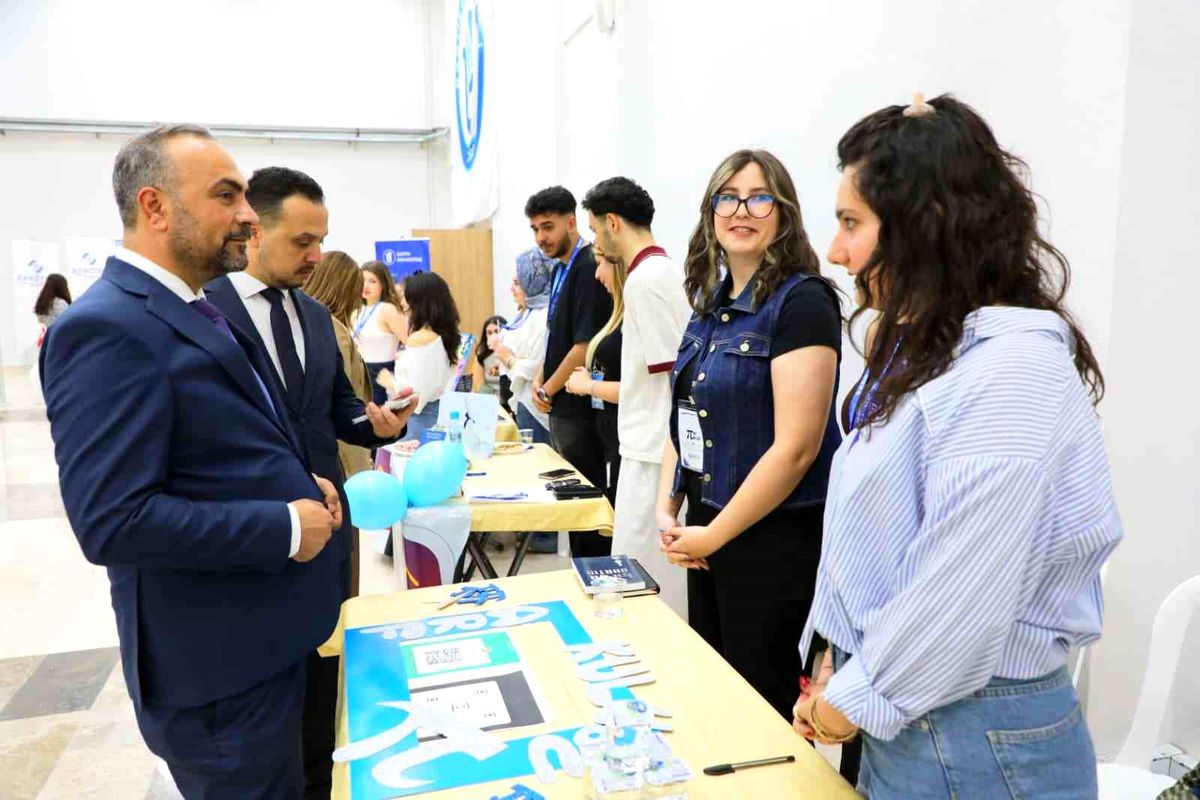 BARÜ Girişimcilik Zirvesi'nde yenilikçi fikirler buluştu