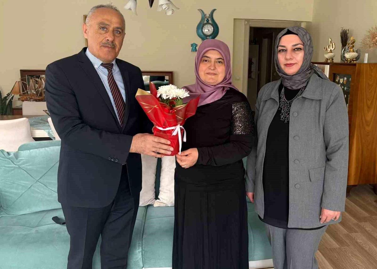 Bayburt'ta koruyucu ailelerin Anneler Günü kutlandı