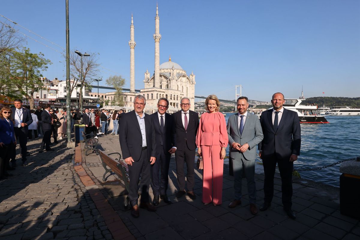 Belçika Kraliçesi Mathilde Ortaköy Meydanı'nda