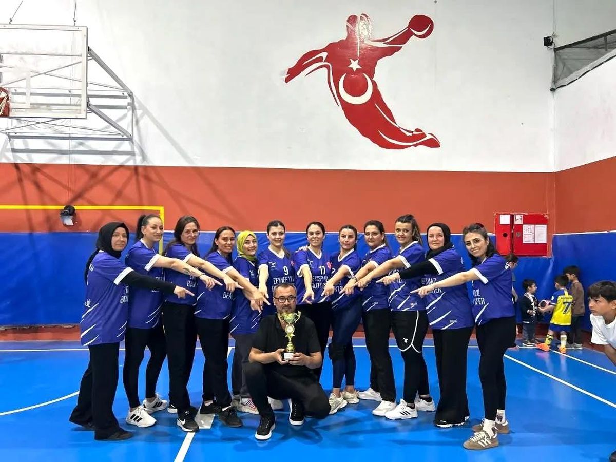 Bozyazı'da "Evimin Sultanları Anneler Günü Voleybol Turnuvası" tamamlandı