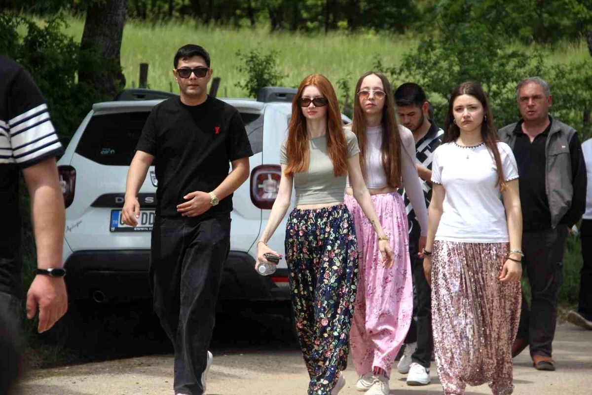 Çanakkale'de o sokaktan geçenler hayatının aşkını buluyor