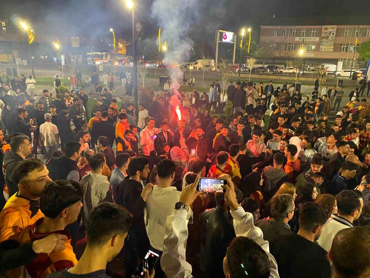 Elazığ'da Galatasaray'ın şampiyonluğu kutlandı