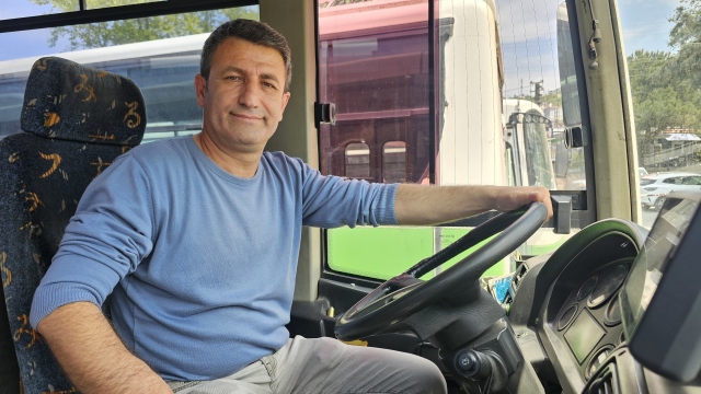 Emekleyerek otobüse binen kız çocuğunu fark eden şoför, o anları anlattı 9 emekleyerek otobuse binen kiz 19830833 3192 7 m