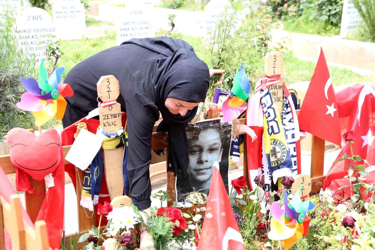 Kahramanmaraş'ta Anneler Günü'nde Acı Kaybın İzleri: Bayram Nabi Şişik'in Annesi Duygusal Bir Ziyaret Gerçekleştirdi