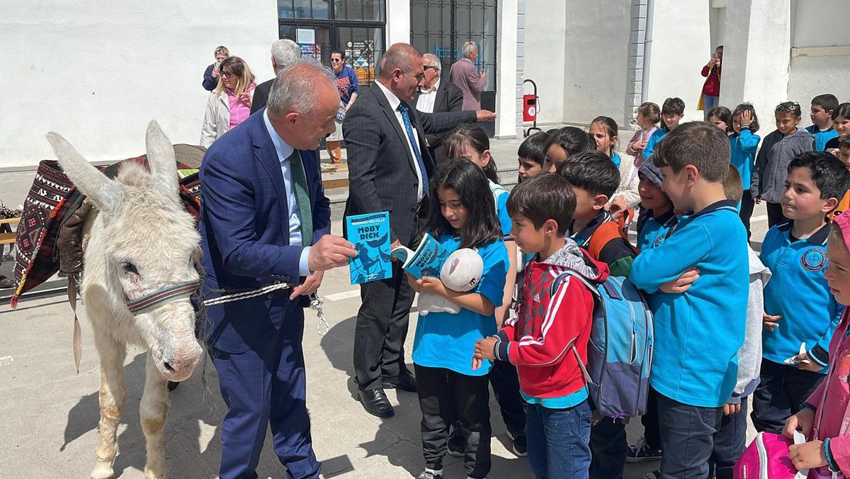 'Eşekle Gelen Dostoyevski' projesiyle 25 ilde 16 bin çocuğa ulaştı