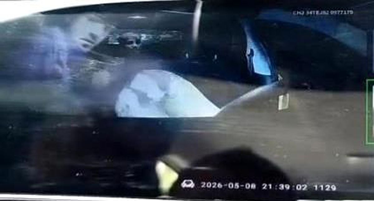 Eyüpsultan'da darp edilen taksici gasp edildi, hastanelik oldu: O anlar kamerada