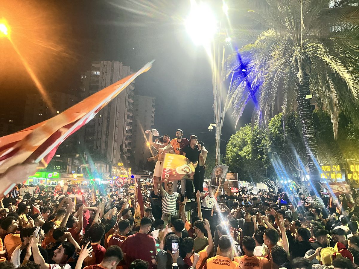 Galatasaray'ın şampiyonluğu Adana'da kutlandı