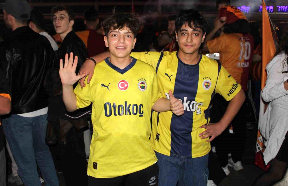 Galatasaray Şampiyon, Fenerbahçeli Taraftarlardan Yönetime Sitem