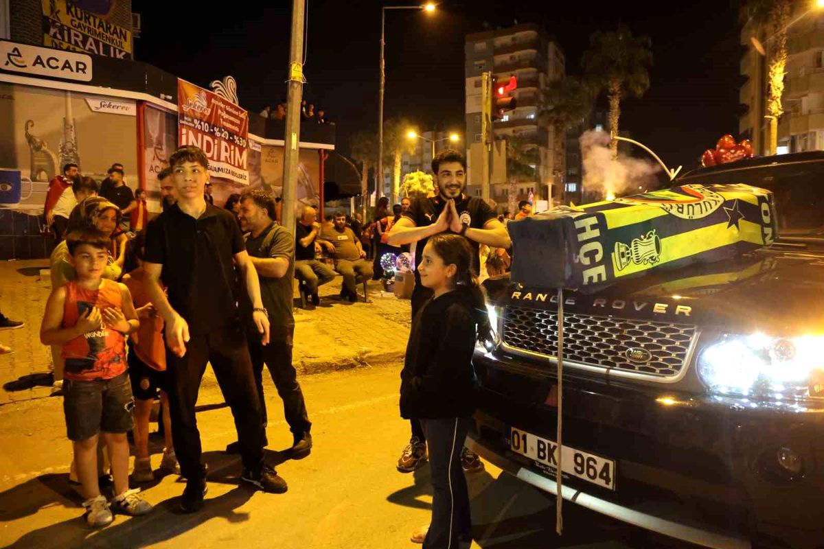 Galatasaray taraftarlarından Fenerbahçe'ye gönderme