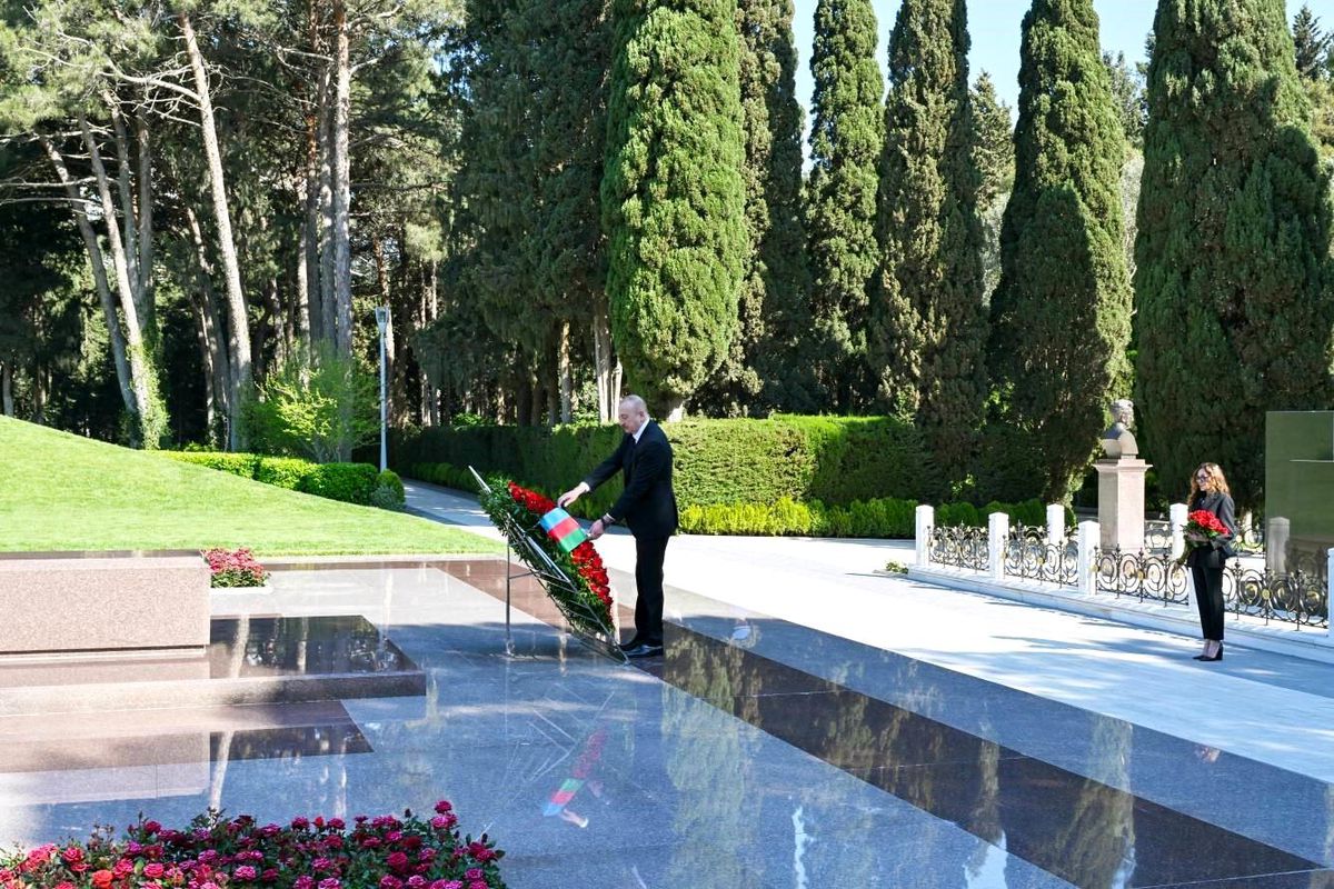 Haydar Aliyev'in doğumunun 103'üncü yıldönümü