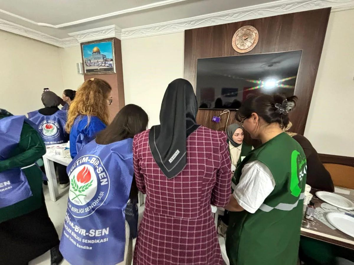 Kars'ta Yeşilay gönüllülerinden renkli atölye etkinliği