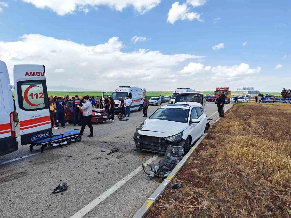 Konya'da 2 otomobil çarpıştı: 5 yaralı