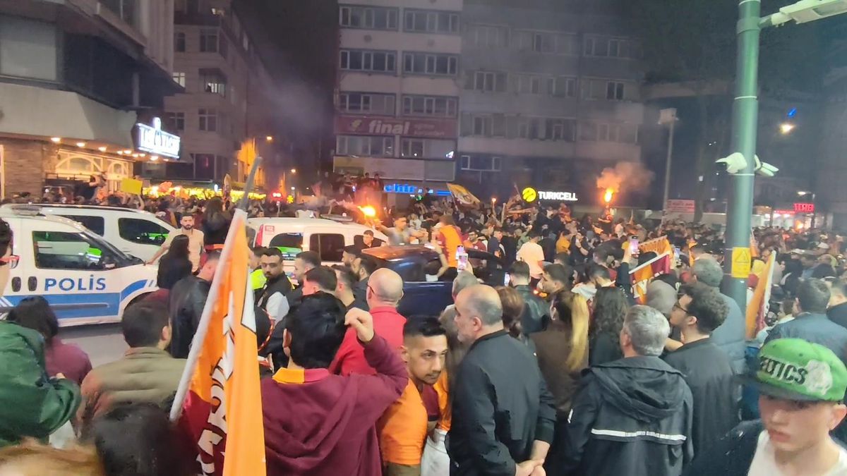Küçükçekmece'de şampiyonluk coşkuyla kutlandı