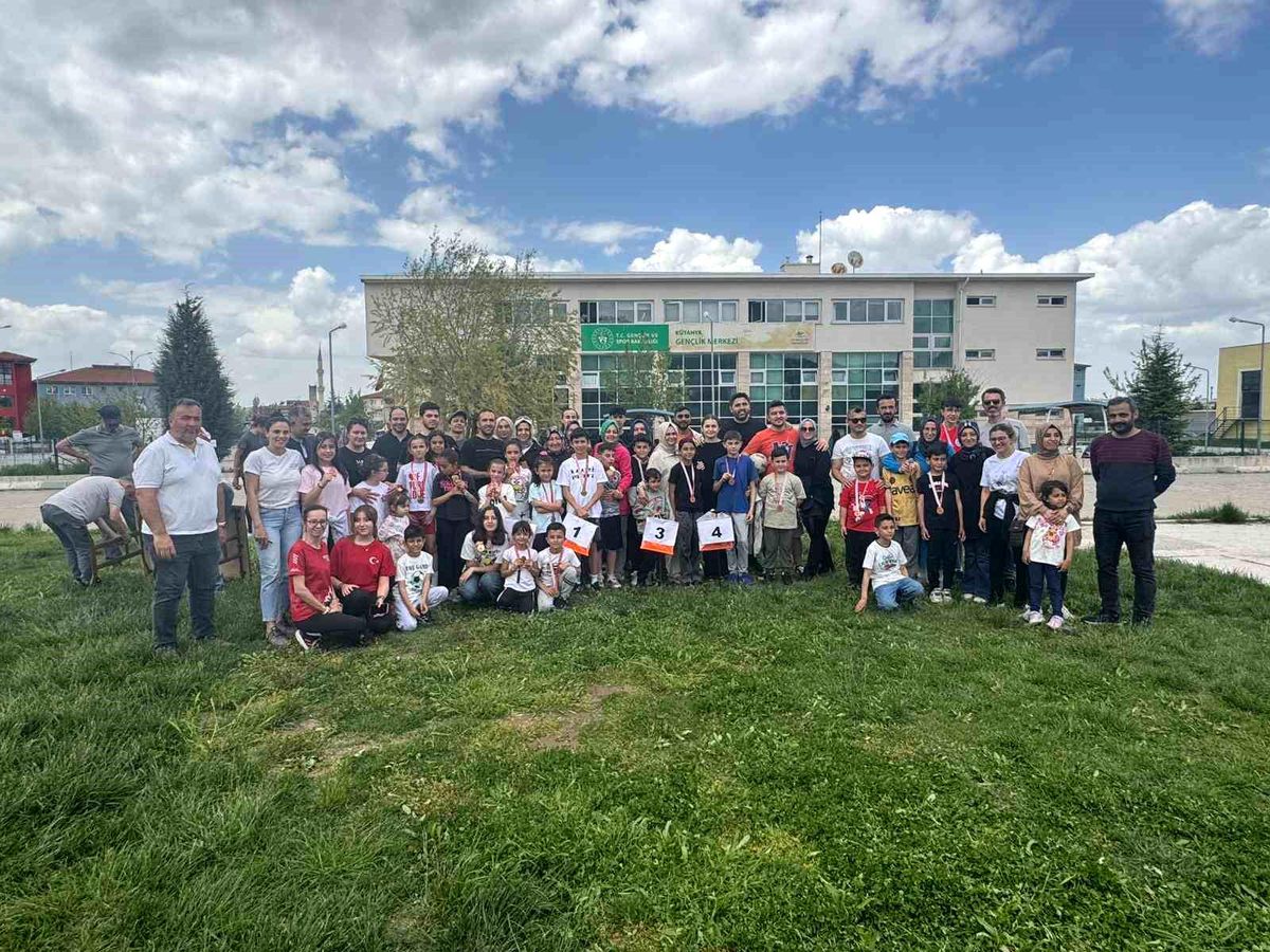 Kütahya'da aileler hedeflere el ele koştu