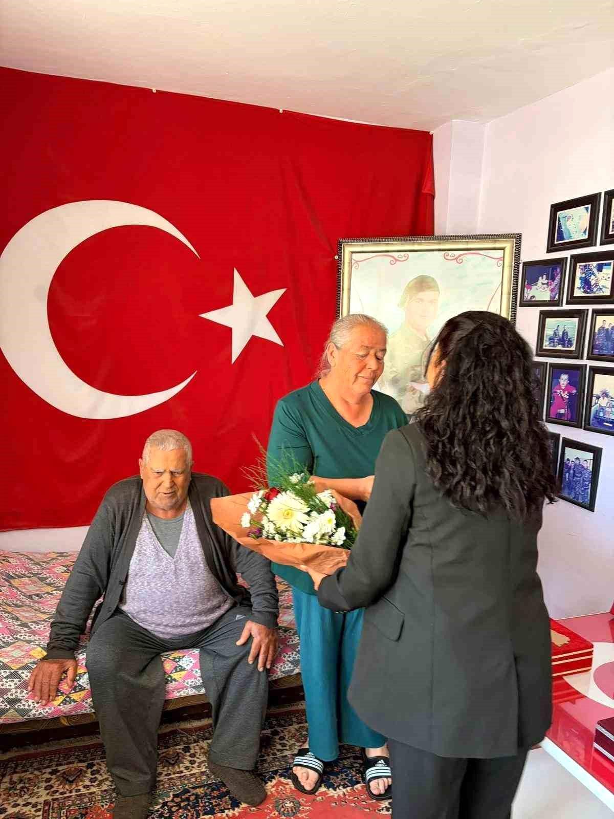 MHP Kuşadası Teşkilatı Anneler Günü'nde şehit aileleriyle buluştu