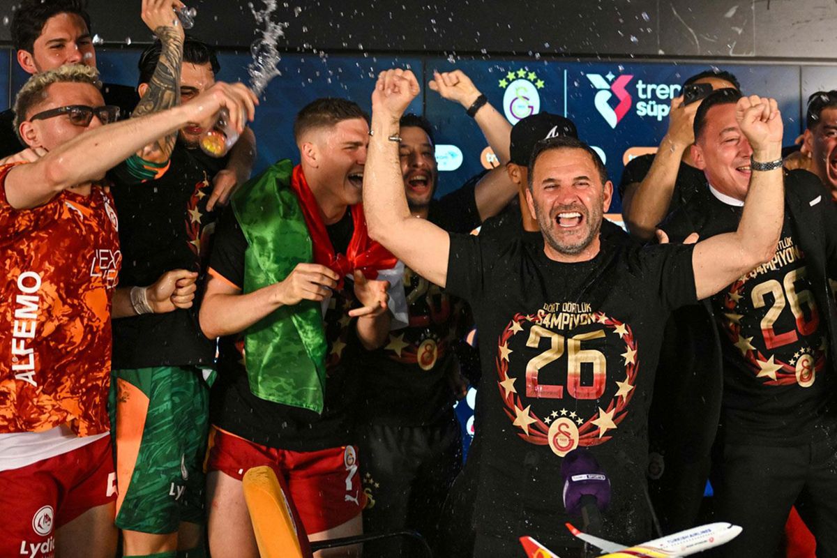 Okan Buruk, Galatasaray tarihine geçti