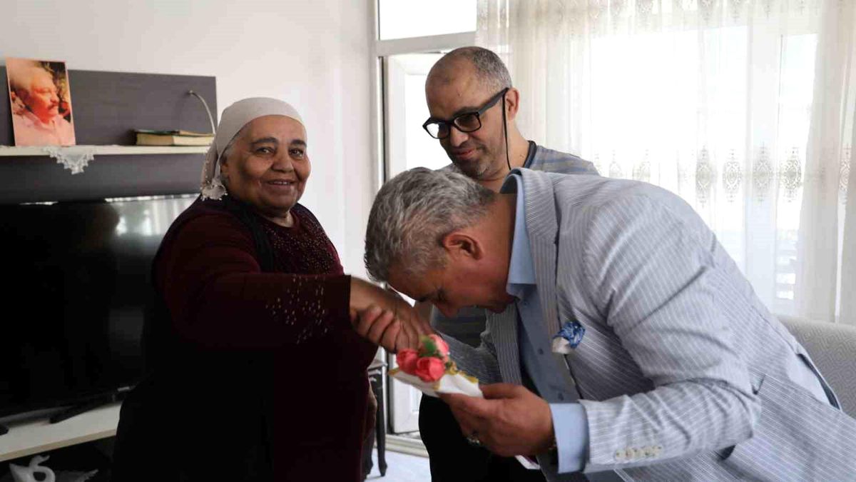 Otizmli ve engelli bireylerin annelerine Anneler Günü ziyareti