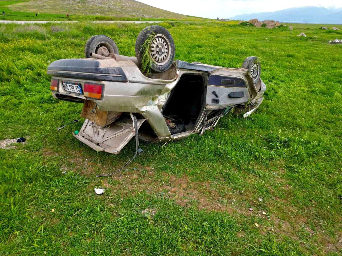 Şarampole devrilen otomobilde 1 kişi öldü, 4 kişi yaralandı