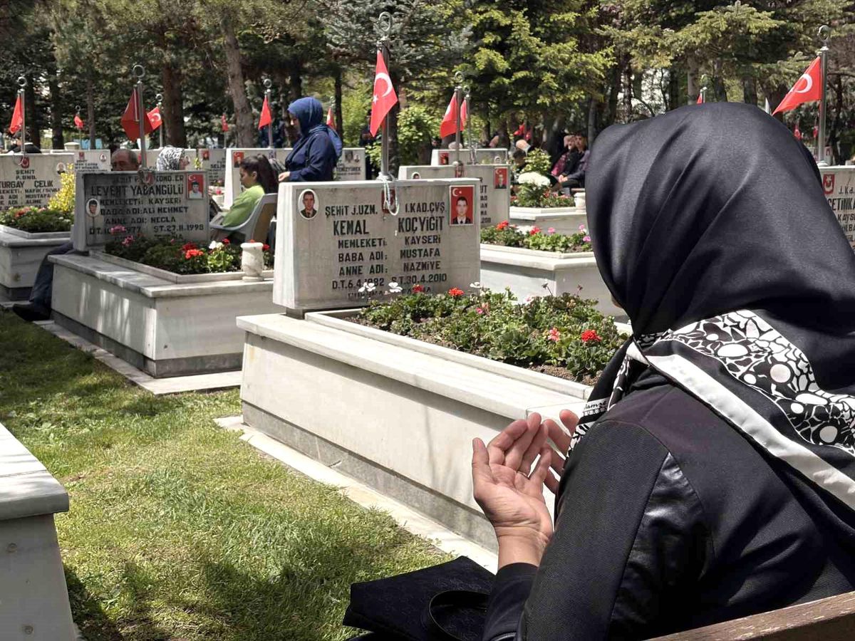 Şehit anneleri, Anneler Günü'nde evlatlarına koştu