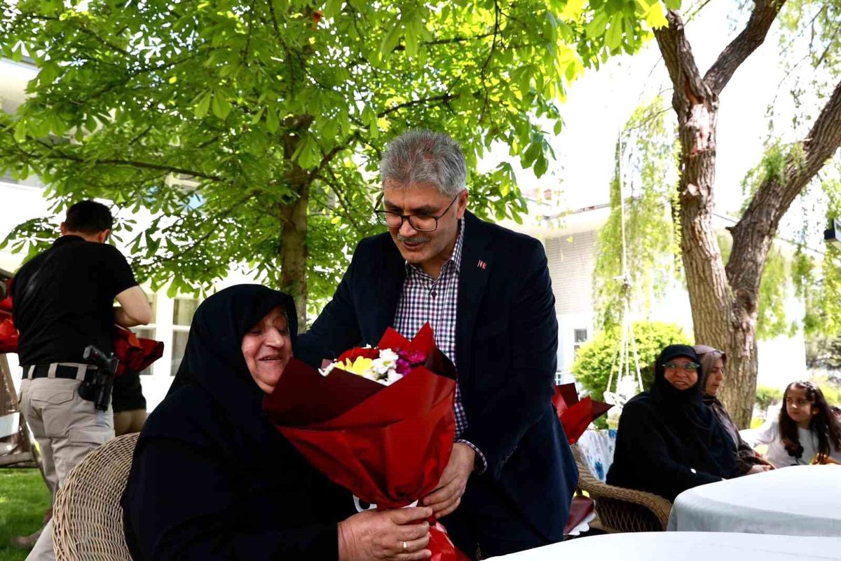 Vali Çelik, şehit annelerini ağırladı