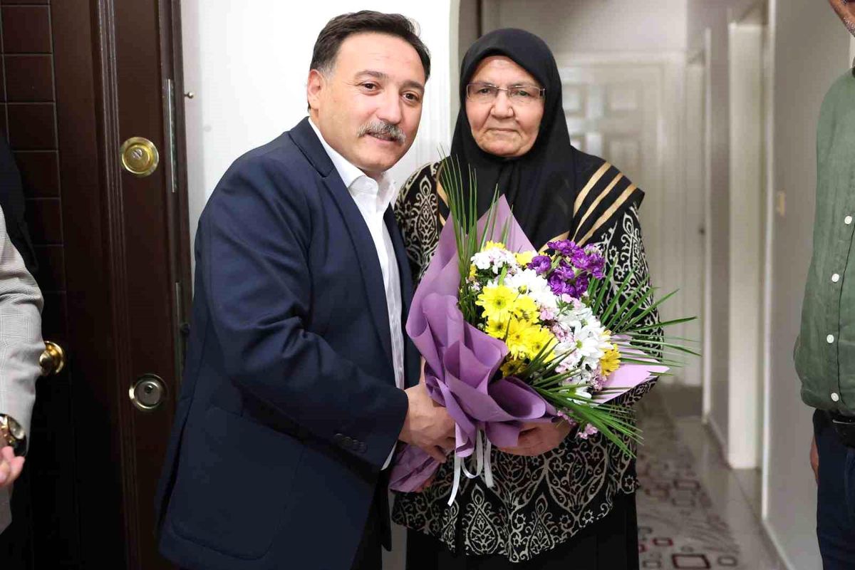Vali Çiçek'ten şehit annelerine ziyaret