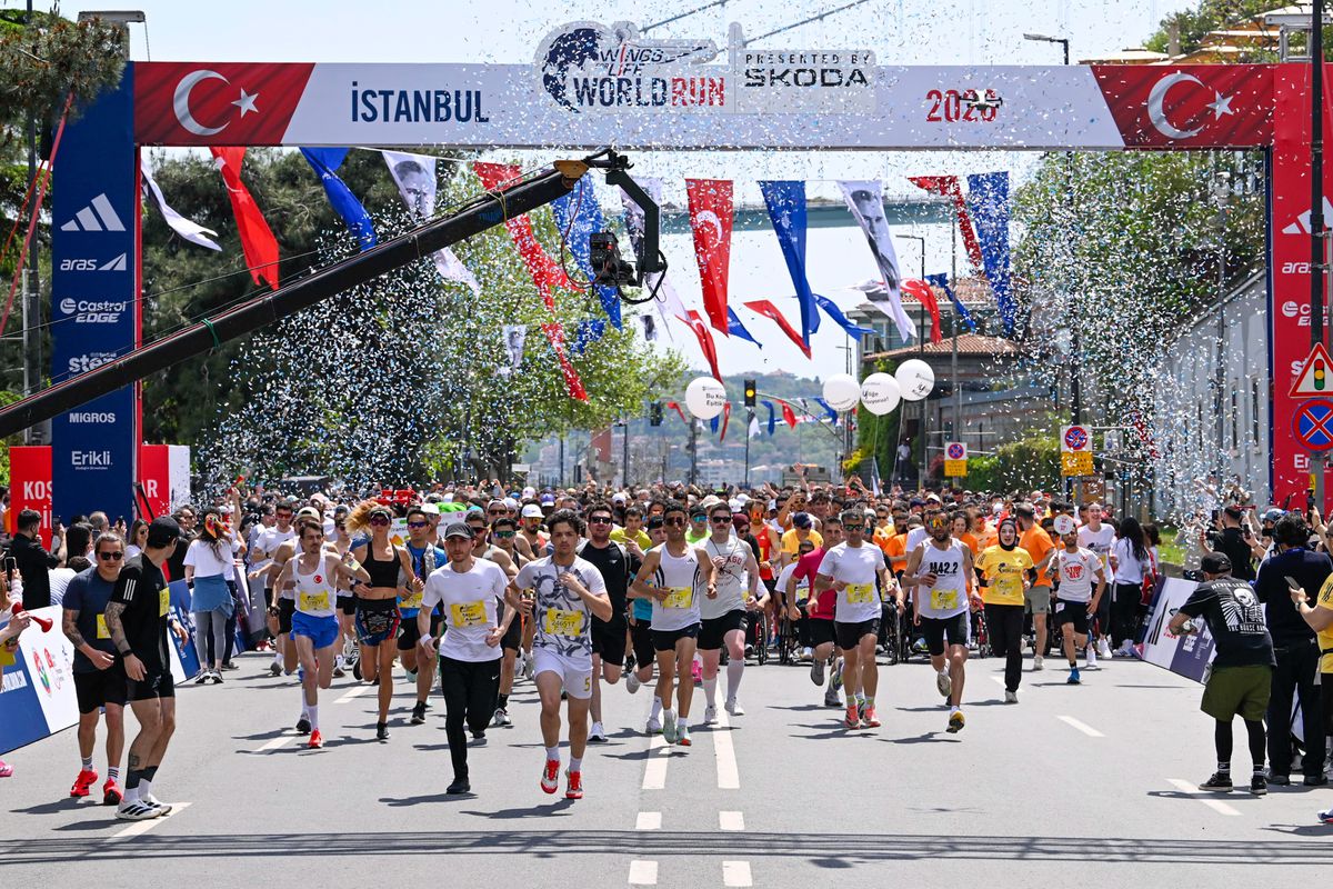 İstanbul ve İzmir'de binlerce kişi koşamayanlar için koştu