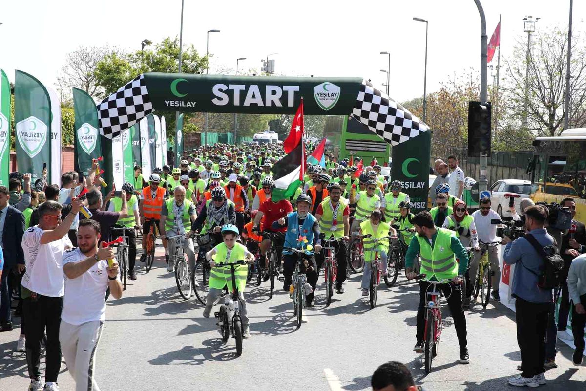 Yüzlerce kişi Sumud filosuna destek için pedal çevirdi