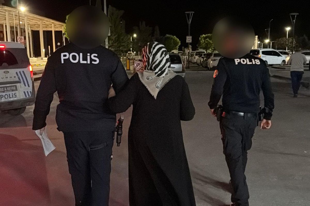 Anneler Günü'nde 80 yaşındaki annesini darp etti