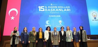 AK Parti Kadın Kolları Toplantısı'nda yeni üyelere rozetleri takıldı