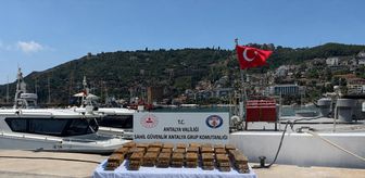 Alanya'da sahile vuran paketten 40 kilogram esrar çıktı
