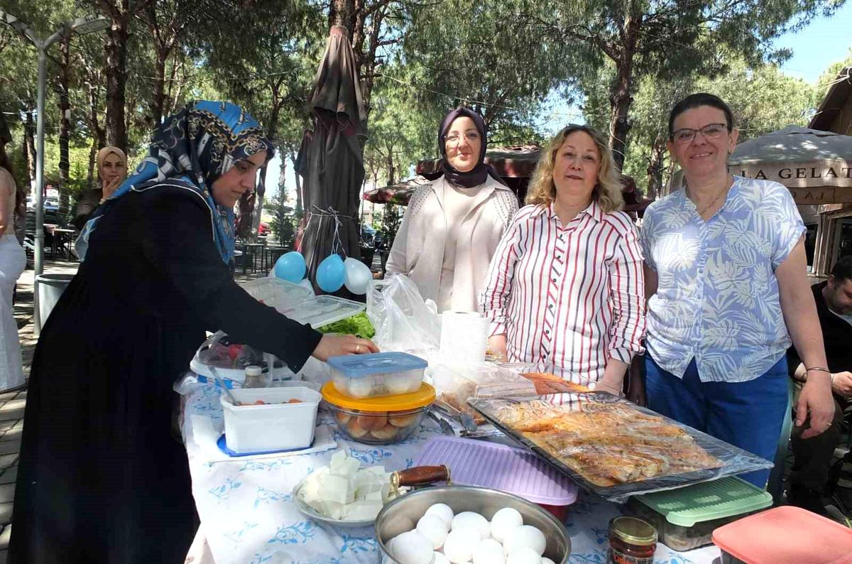 Balıkesir'de Çölyaklılar geleneksel kahvaltıda buluştu