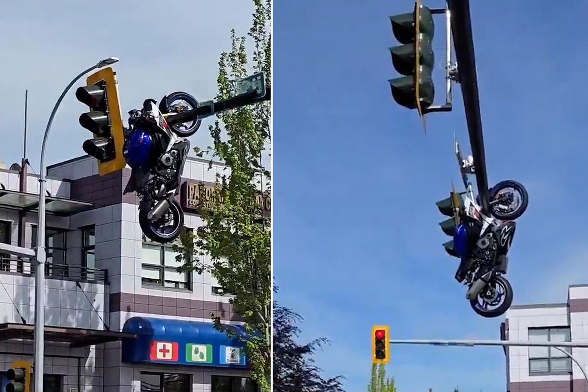 Benzeri görülmemiş kaza! Motosiklet trafik ışıklarında asılı kaldı