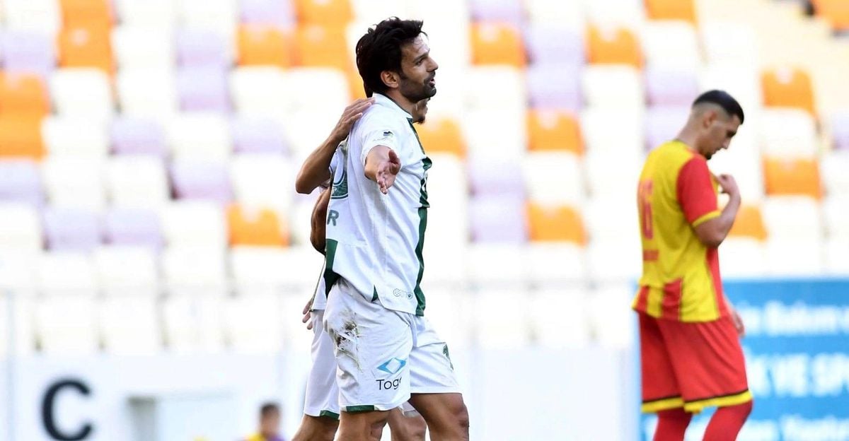 Bursaspor'da kaptan veda etti; Muhammet Demir ile yollar ayrıldı