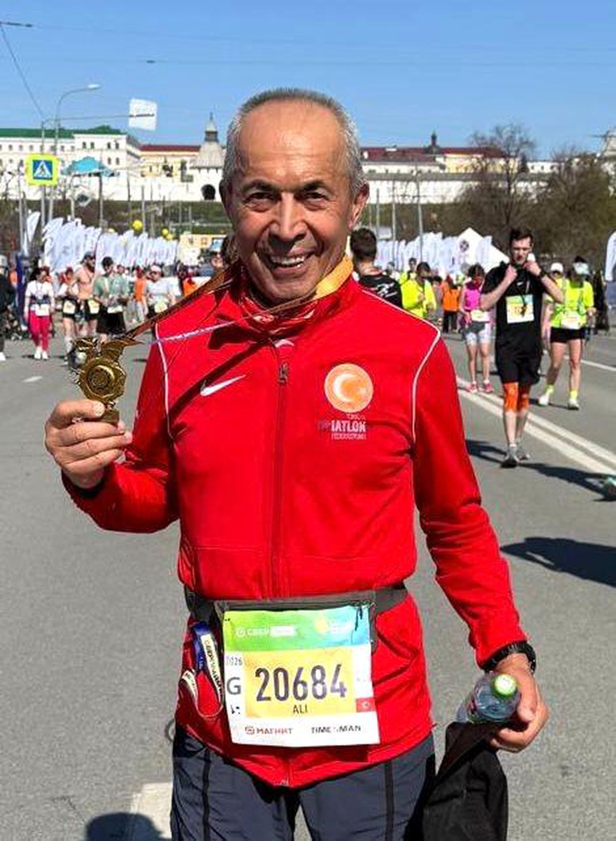 'Demir adam' Kazan Maratonu'na performansıyla damga vurdu