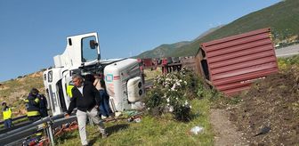 Gaziantep'te devrilen tırın sürücüsü yaralandı
